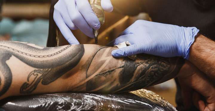 052521-tattoo-artist-1018x371