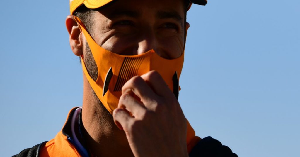 Daniel-Ricciardo-smiling-1200x630