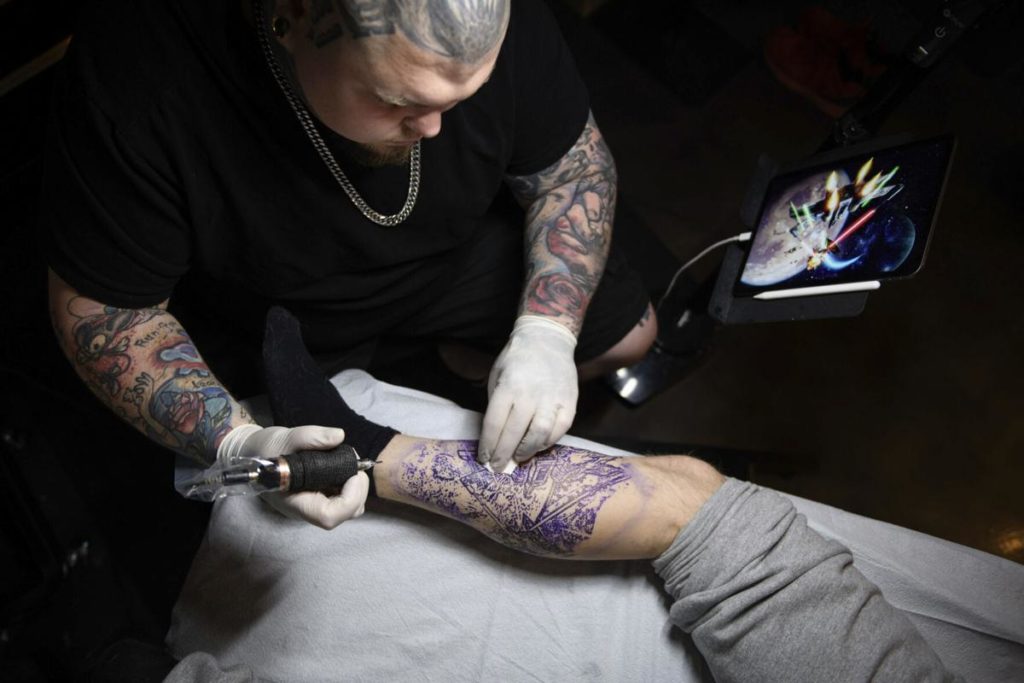 Fayetteville tattoo artiste Jon Dump